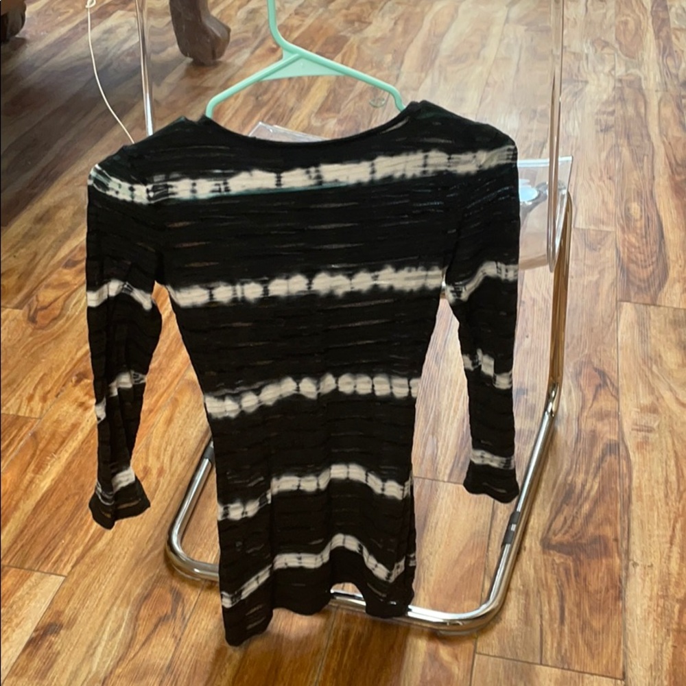 Navy/black and white long sleeve